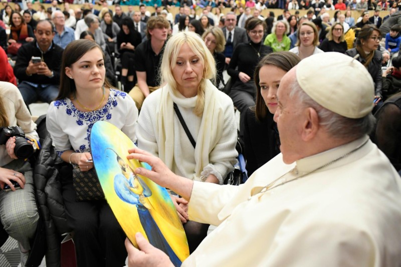 “What wonderful colors”: Pope Francis received a painting from 11-year-old autistic artist Maksym Brovchenko