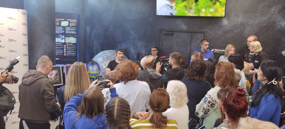 В Днепре прошла презентация дебютной книги Максима Бровченко «Планета А»